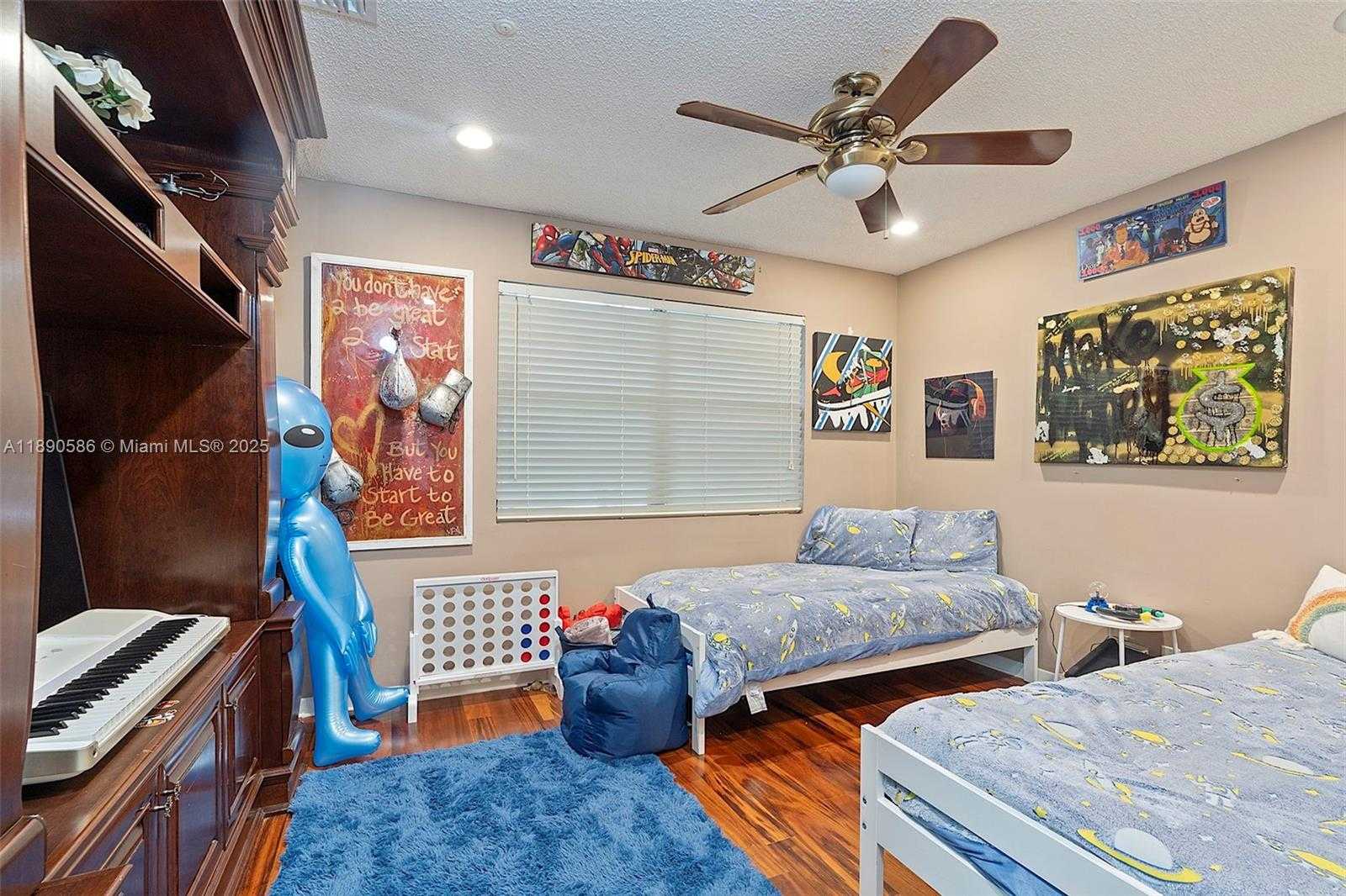 Small Image of 2330 DOVER, Weston Number 28