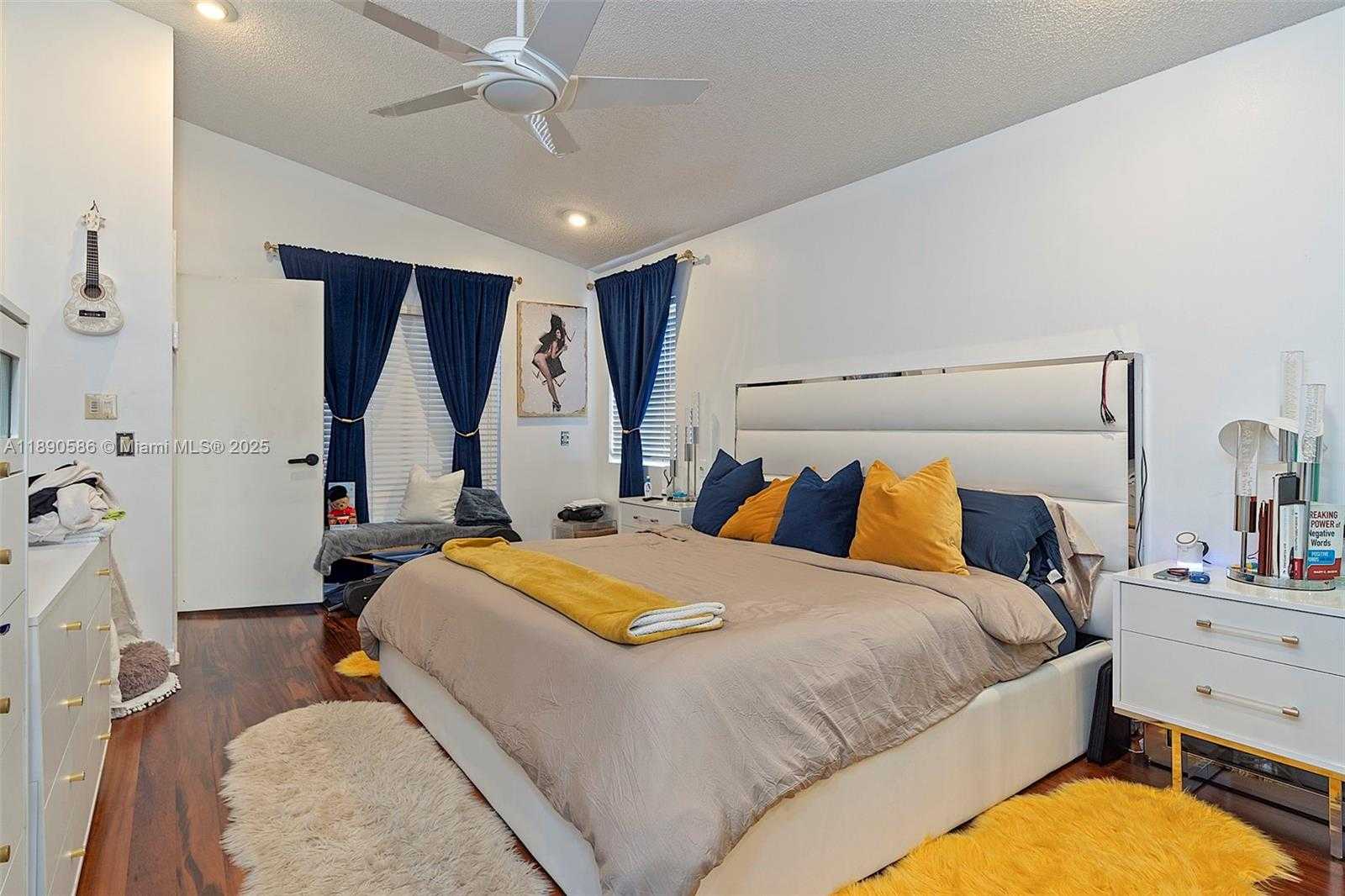 Small Image of 2330 DOVER, Weston Number 32