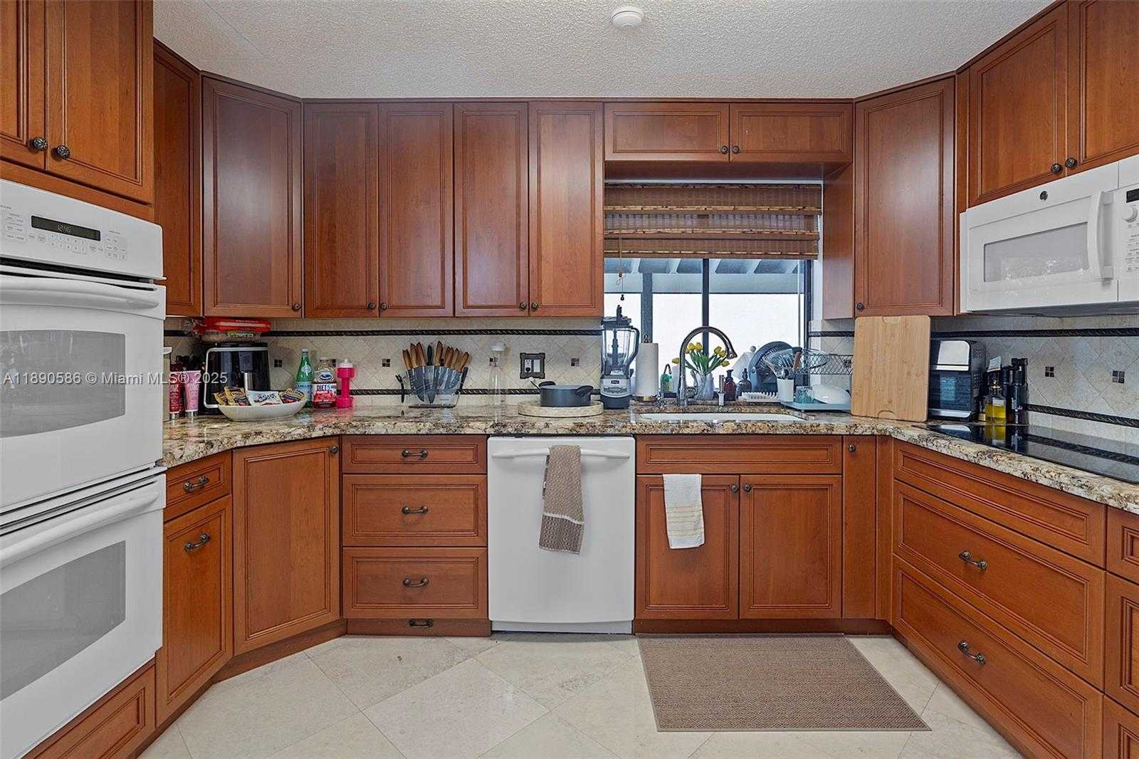 Small Image of 2330 DOVER, Weston Number 37