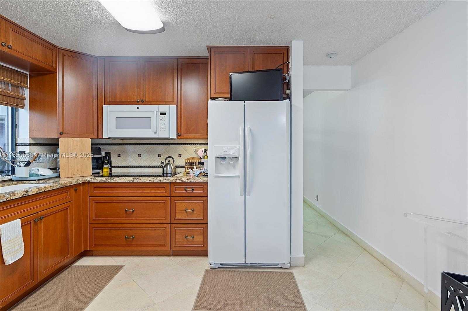 Small Image of 2330 DOVER, Weston Number 39