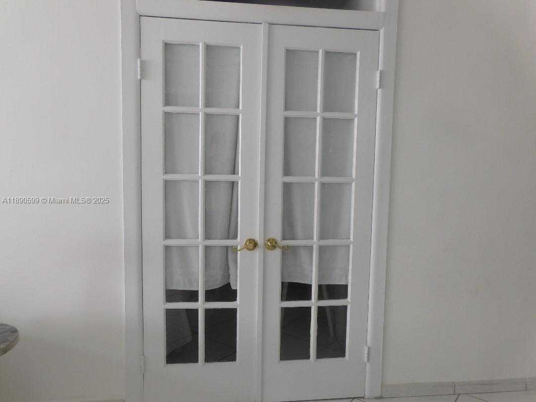 Small Image of 5005 COLLINS AVE #322, Miami Beach Number 10