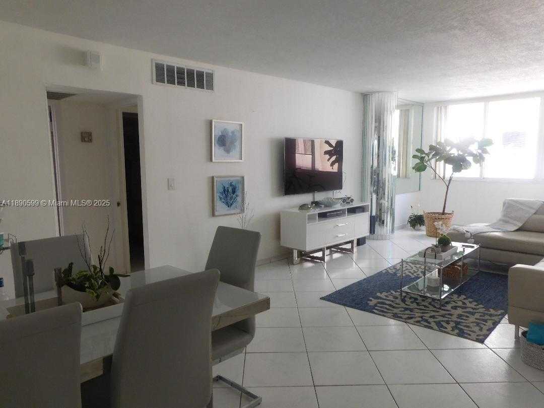 Small Image of 5005 COLLINS AVE #322, Miami Beach Number 4