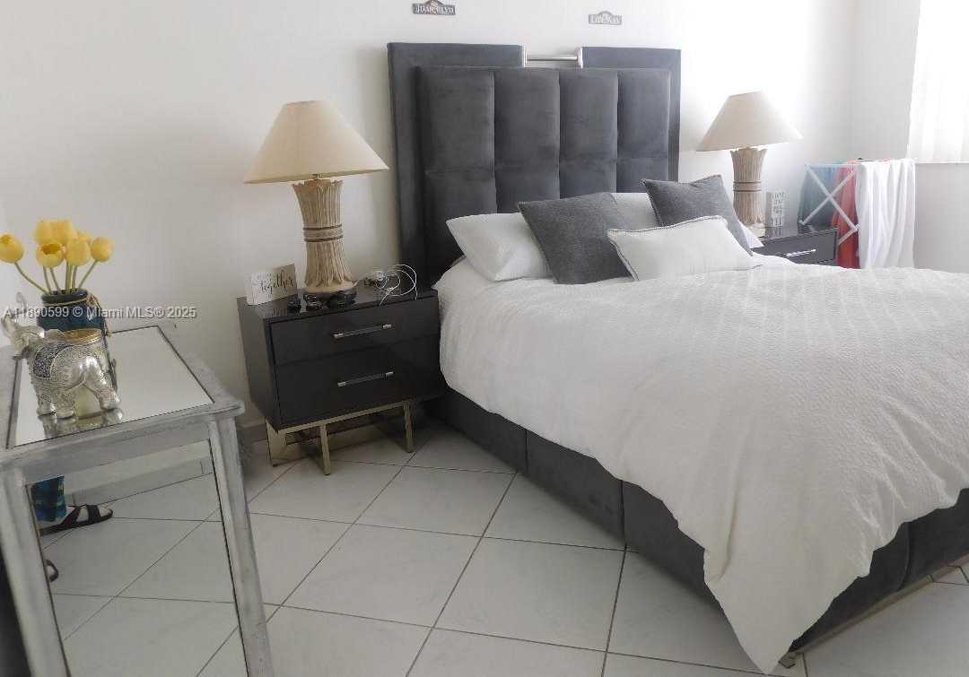 Small Image of 5005 COLLINS AVE #322, Miami Beach Number 7