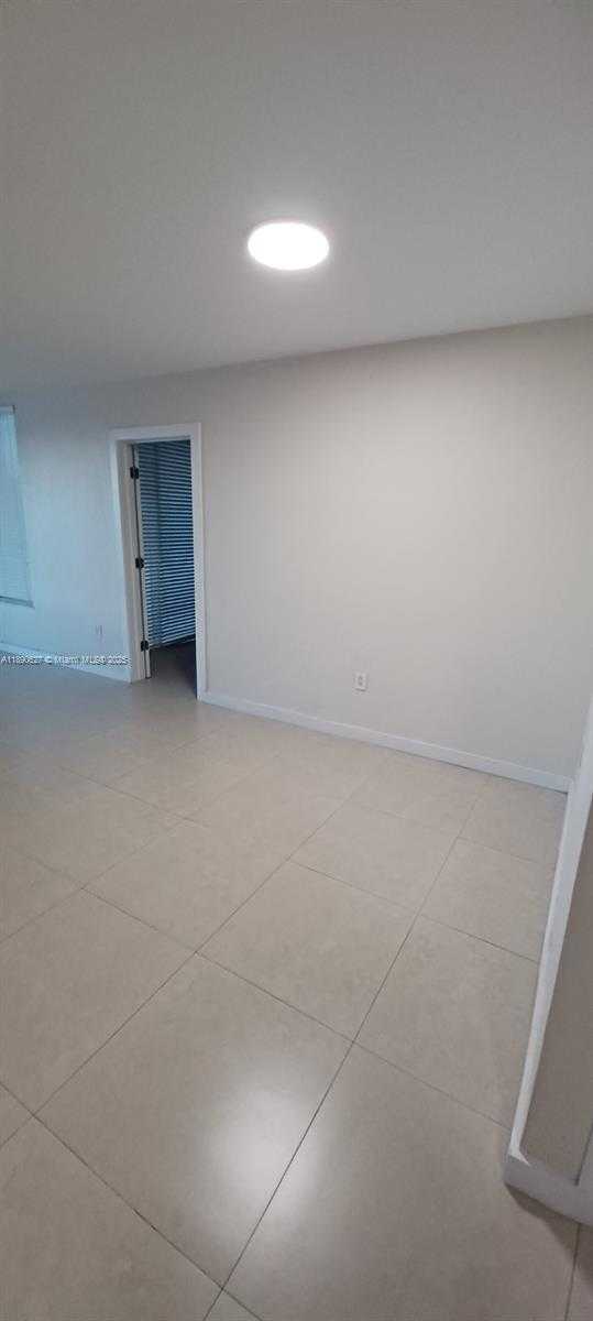 Small Image of 2910 POINT EAST DR #M314, Aventura Number 10