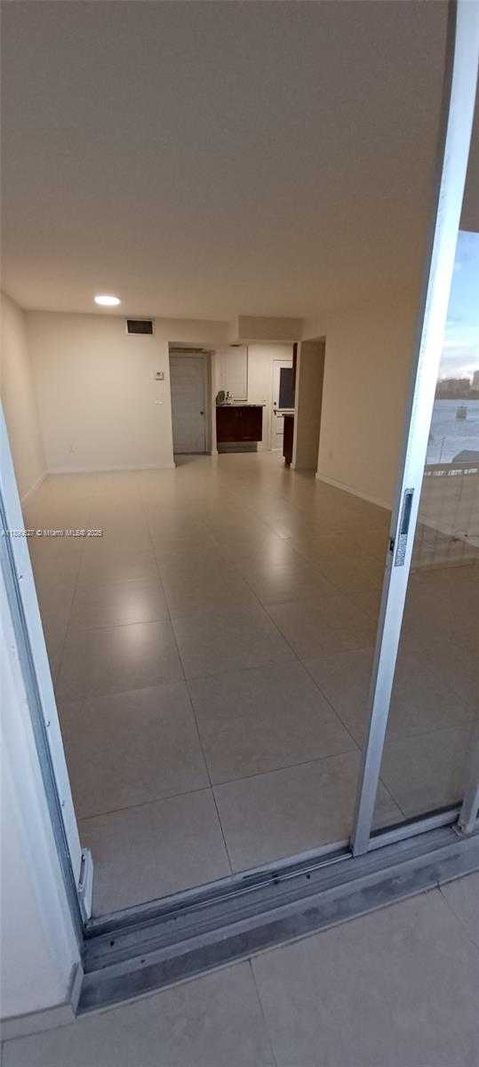 Small Image of 2910 POINT EAST DR #M314, Aventura Number 11