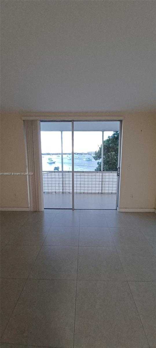 Small Image of 2910 POINT EAST DR #M314, Aventura Number 2