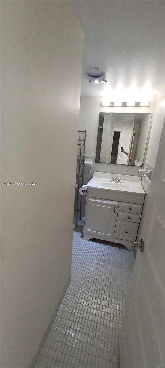 Small Image of 2910 POINT EAST DR #M314, Aventura Number 28
