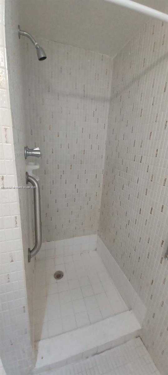Small Image of 2910 POINT EAST DR #M314, Aventura Number 29