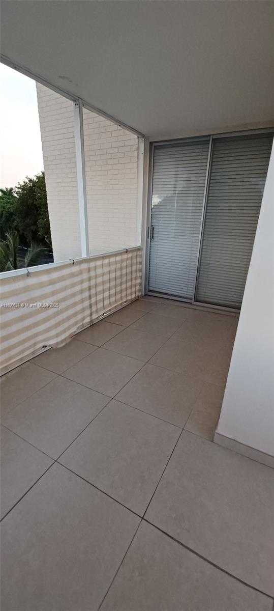 Small Image of 2910 POINT EAST DR #M314, Aventura Number 3