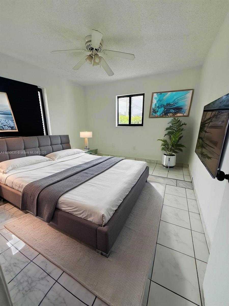 Small Image of 3320 SOUTH WEST 97TH AVE, Miami Number 10
