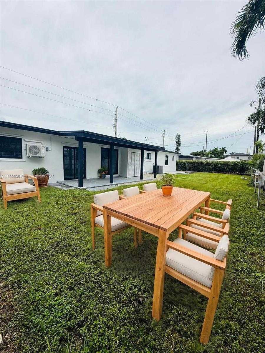 Small Image of 3320 SOUTH WEST 97TH AVE, Miami Number 16