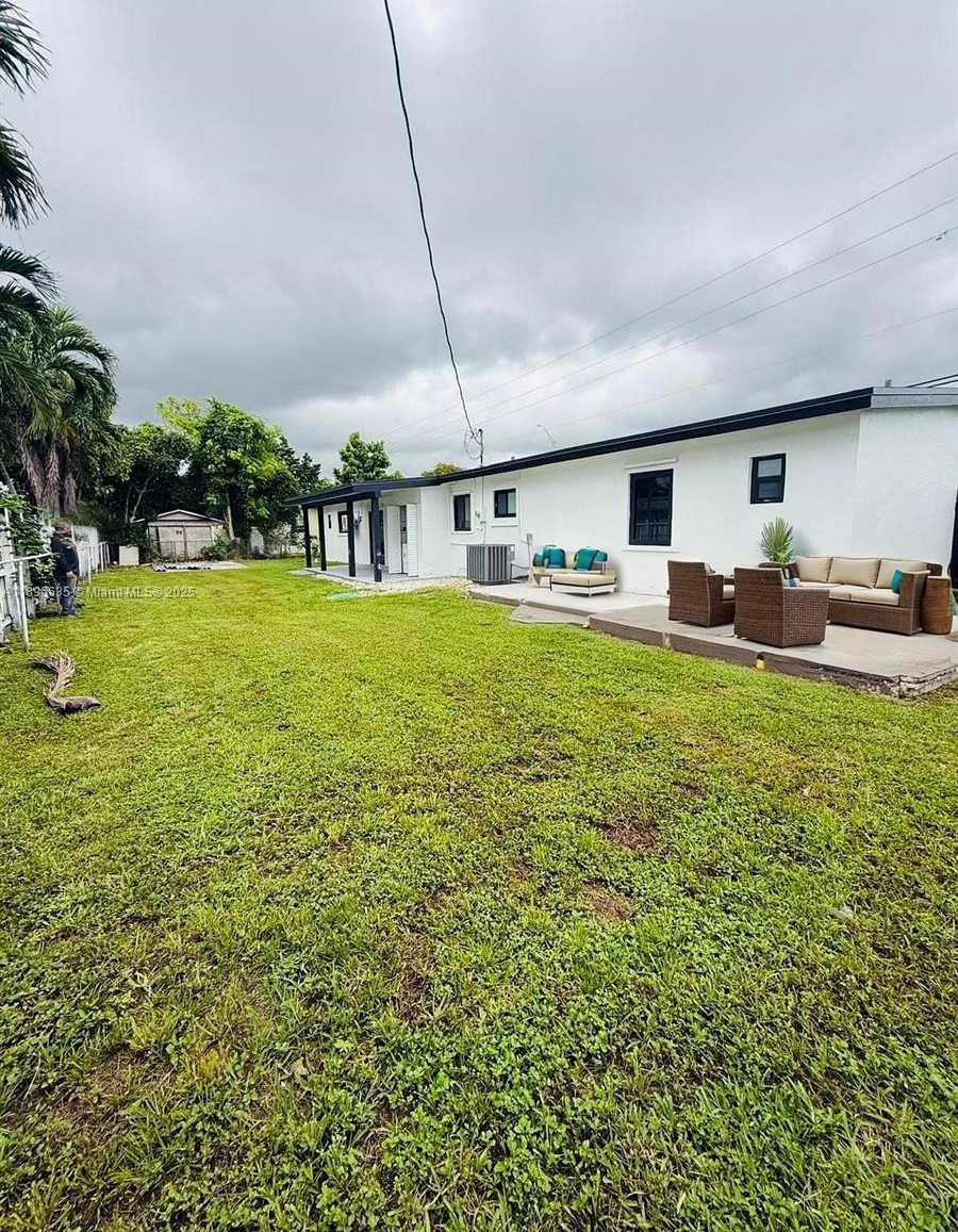 Small Image of 3320 SOUTH WEST 97TH AVE, Miami Number 17