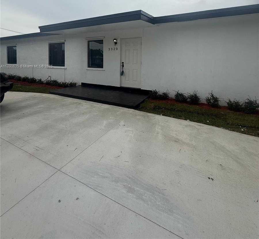 Small Image of 3320 SOUTH WEST 97TH AVE, Miami Number 2