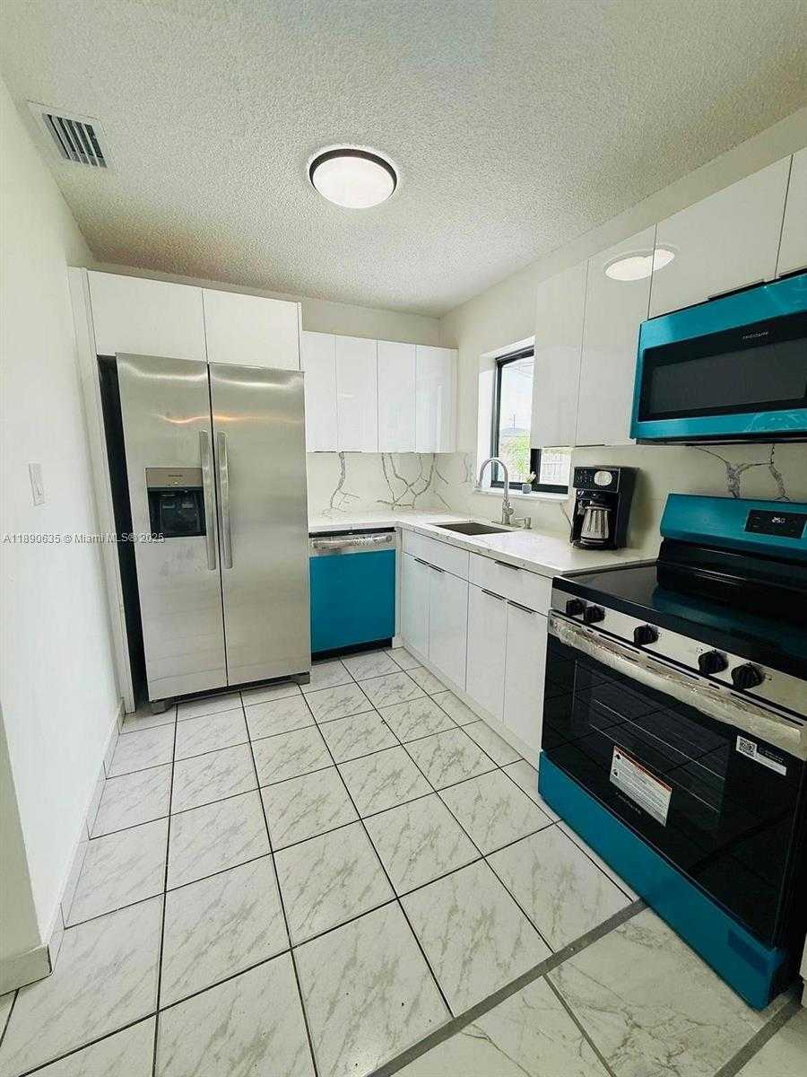 Small Image of 3320 SOUTH WEST 97TH AVE, Miami Number 6