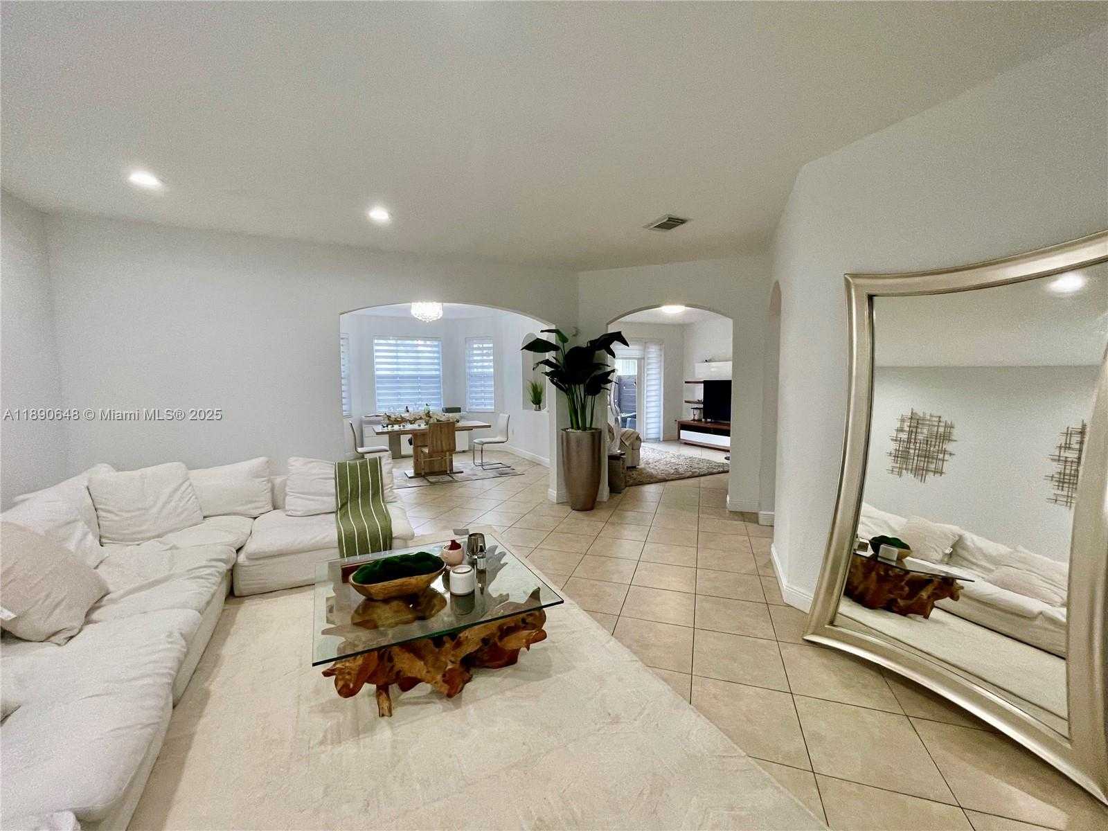Small Image of 10807 NORTH WEST 84TH LN #10807, Doral Number 10