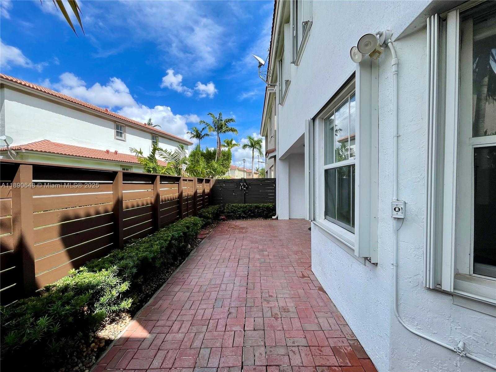 Small Image of 10807 NORTH WEST 84TH LN #10807, Doral Number 16