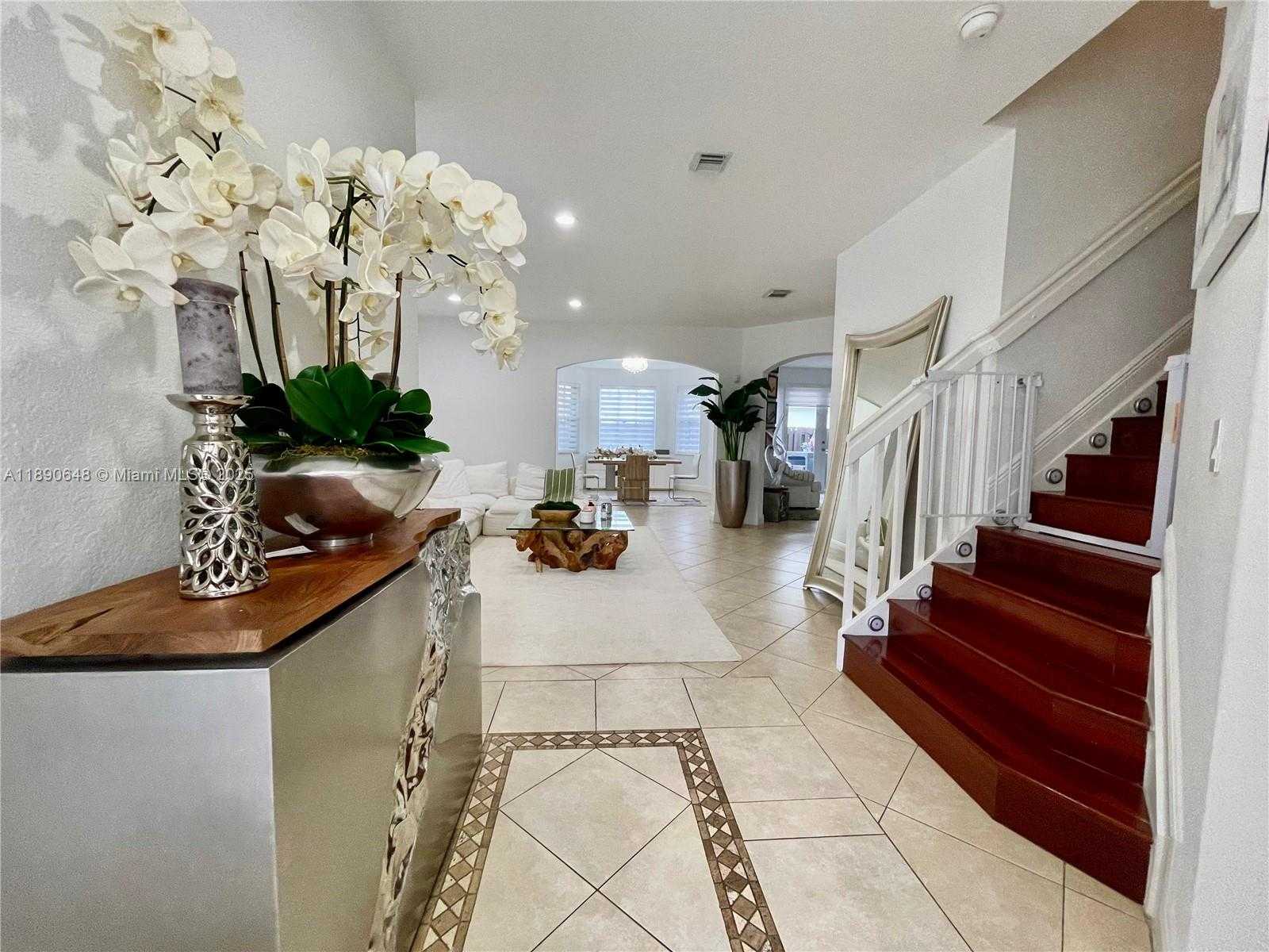 Small Image of 10807 NORTH WEST 84TH LN #10807, Doral Number 3