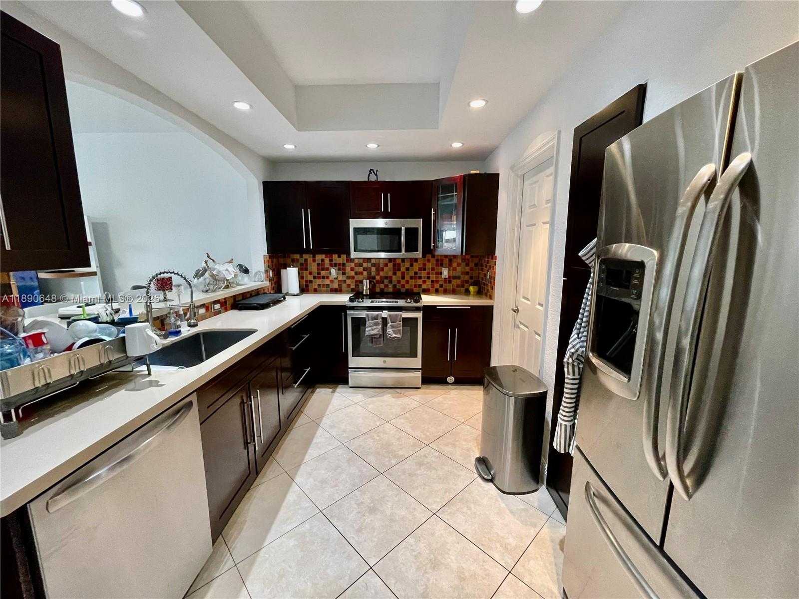 Small Image of 10807 NORTH WEST 84TH LN #10807, Doral Number 4