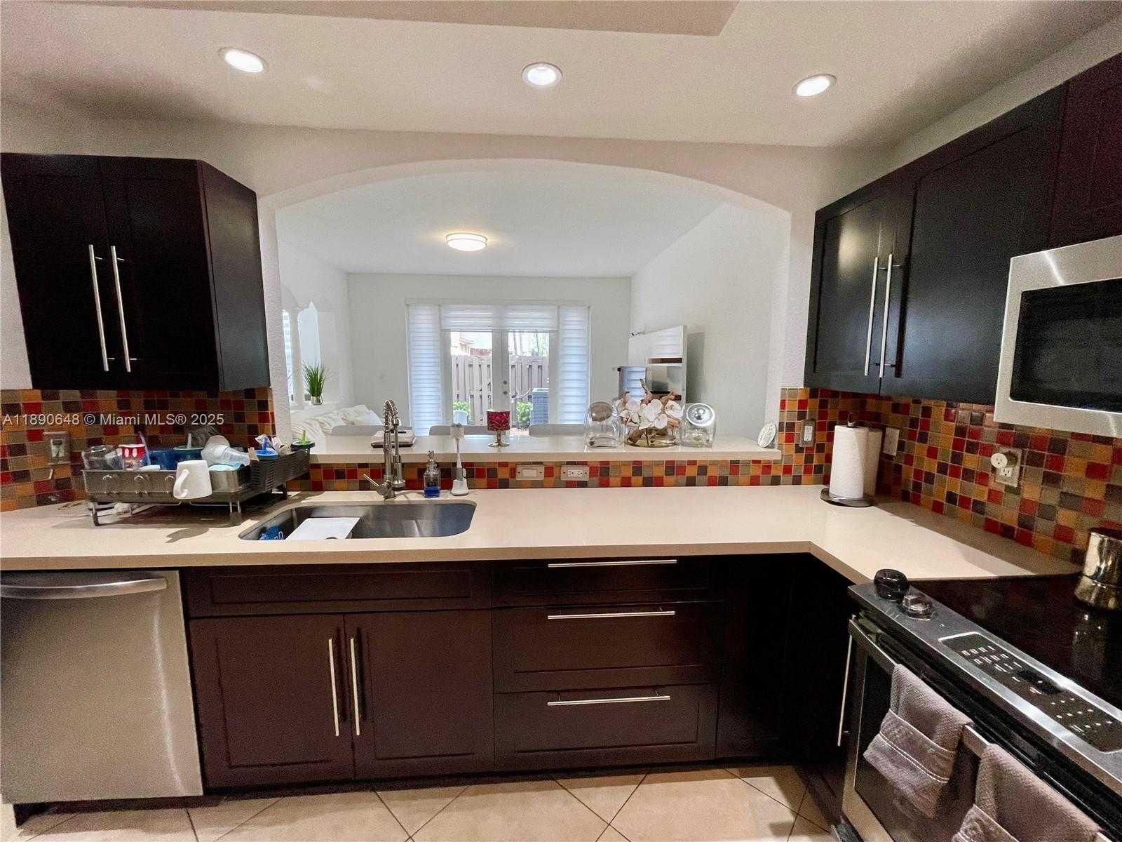 Small Image of 10807 NORTH WEST 84TH LN #10807, Doral Number 5