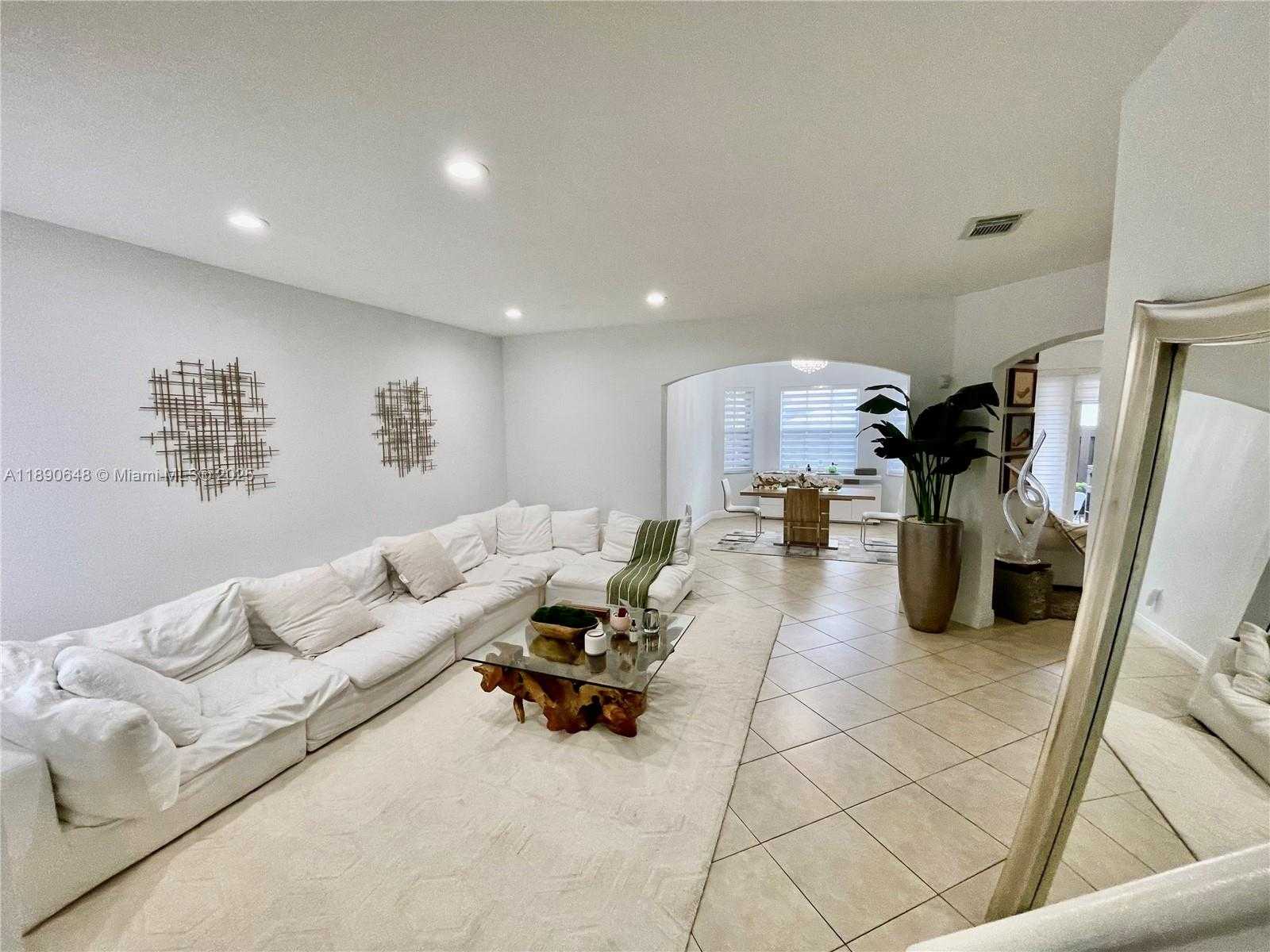 Small Image of 10807 NORTH WEST 84TH LN #10807, Doral Number 7