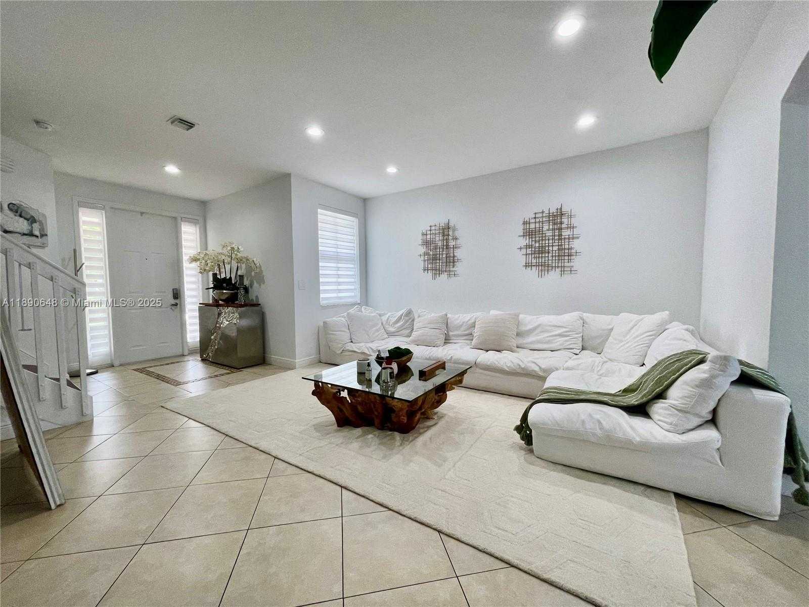 Small Image of 10807 NORTH WEST 84TH LN #10807, Doral Number 8