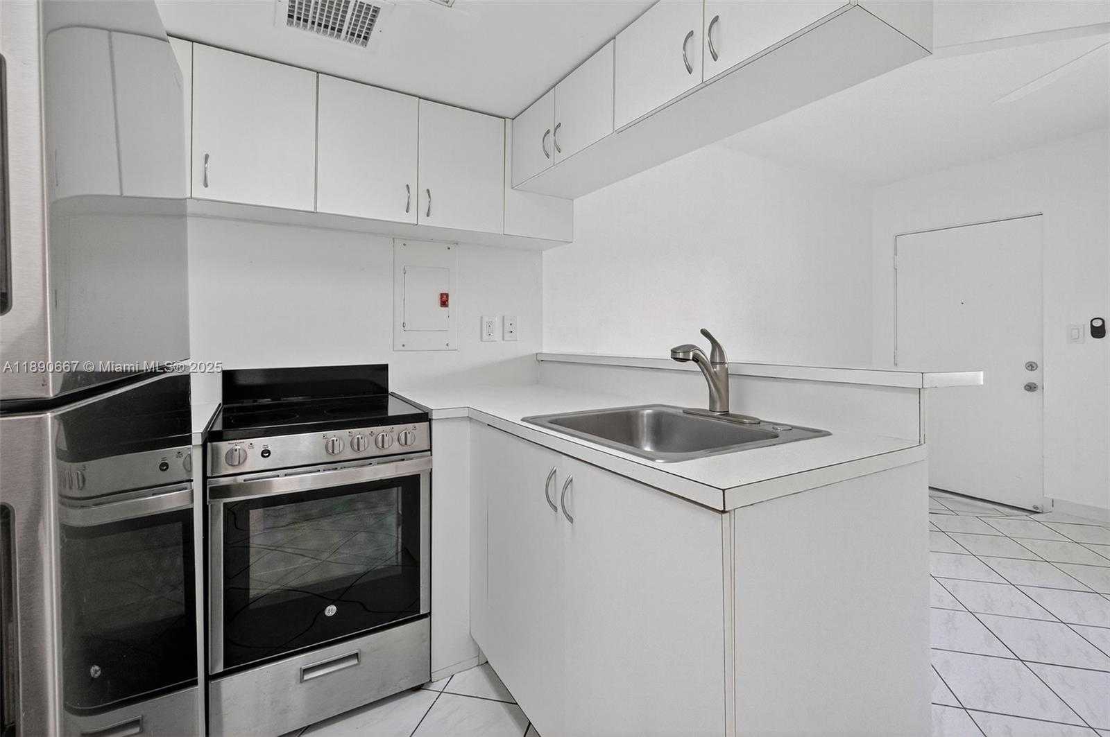 Small Image of 345 MICHIGAN AVE #2, Miami Beach Number 4