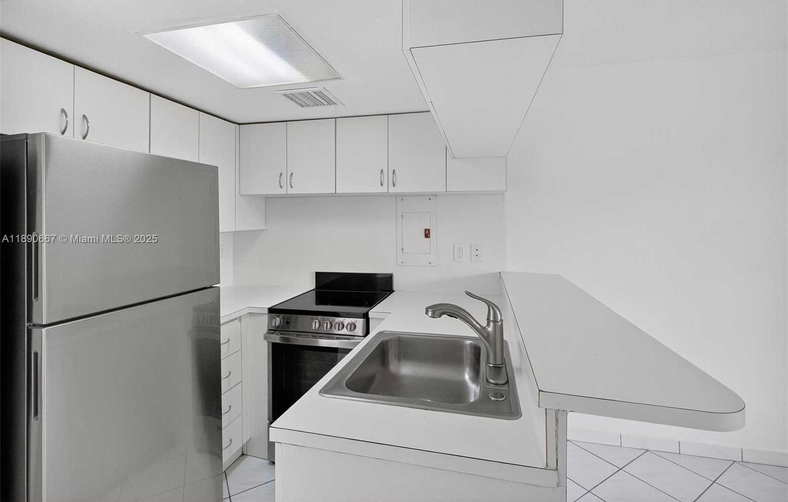 Small Image of 345 MICHIGAN AVE #2, Miami Beach Number 5