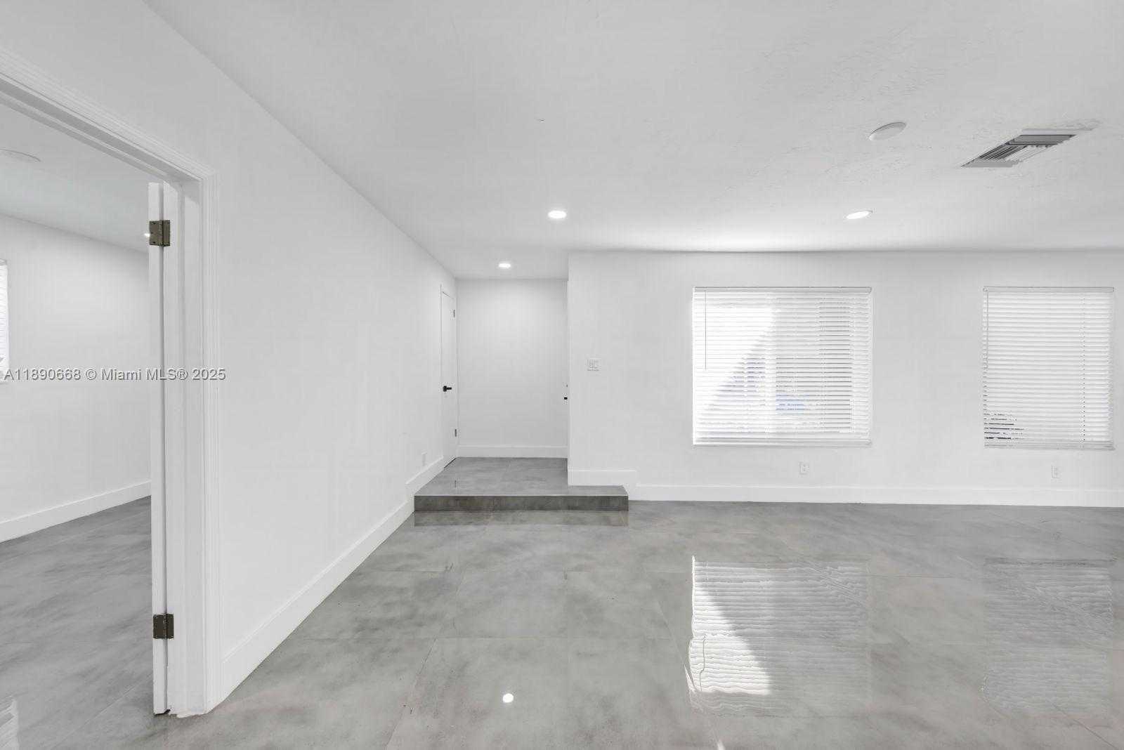 Small Image of 3210 NORTH 72ND WAY, Hollywood Number 4