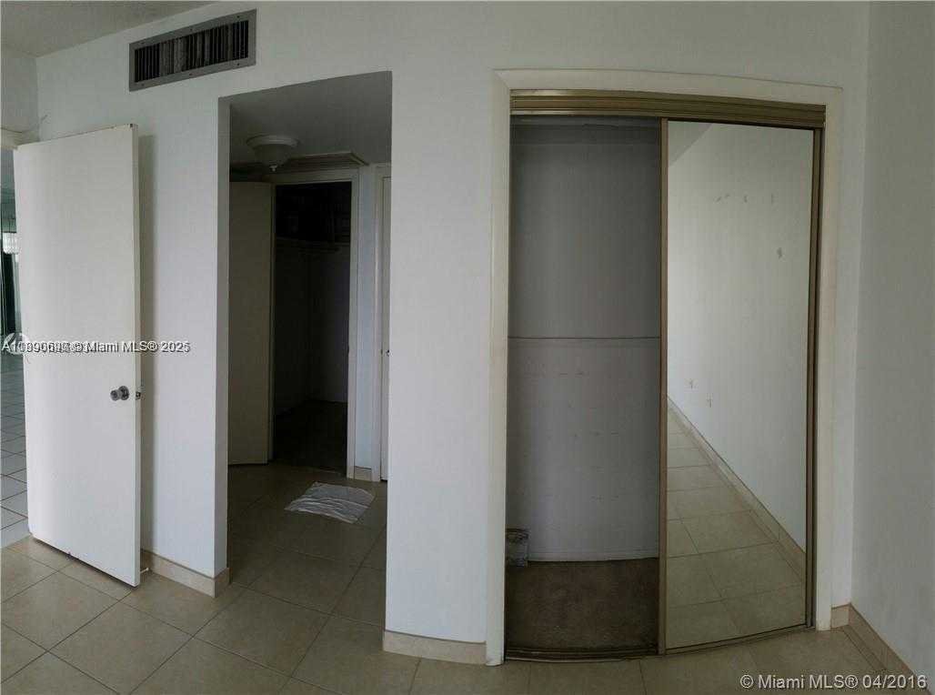 Small Image of 5555 COLLINS AVE #11U, Miami Beach Number 12