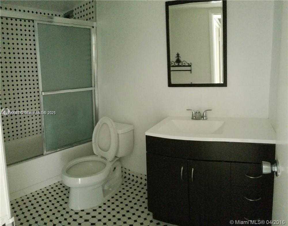 Small Image of 5555 COLLINS AVE #11U, Miami Beach Number 14