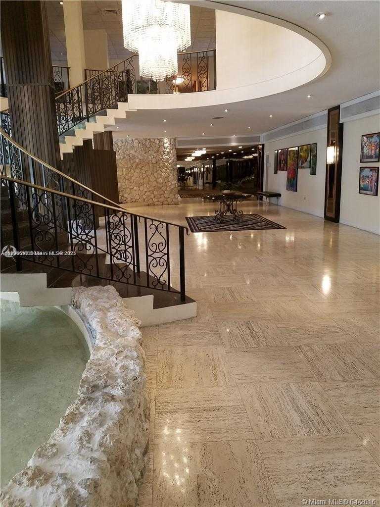 Small Image of 5555 COLLINS AVE #11U, Miami Beach Number 3