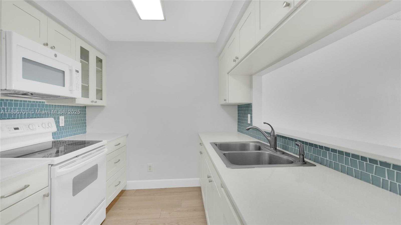 Small Image of 2475 BRICKELL AVE #803, Miami Number 22