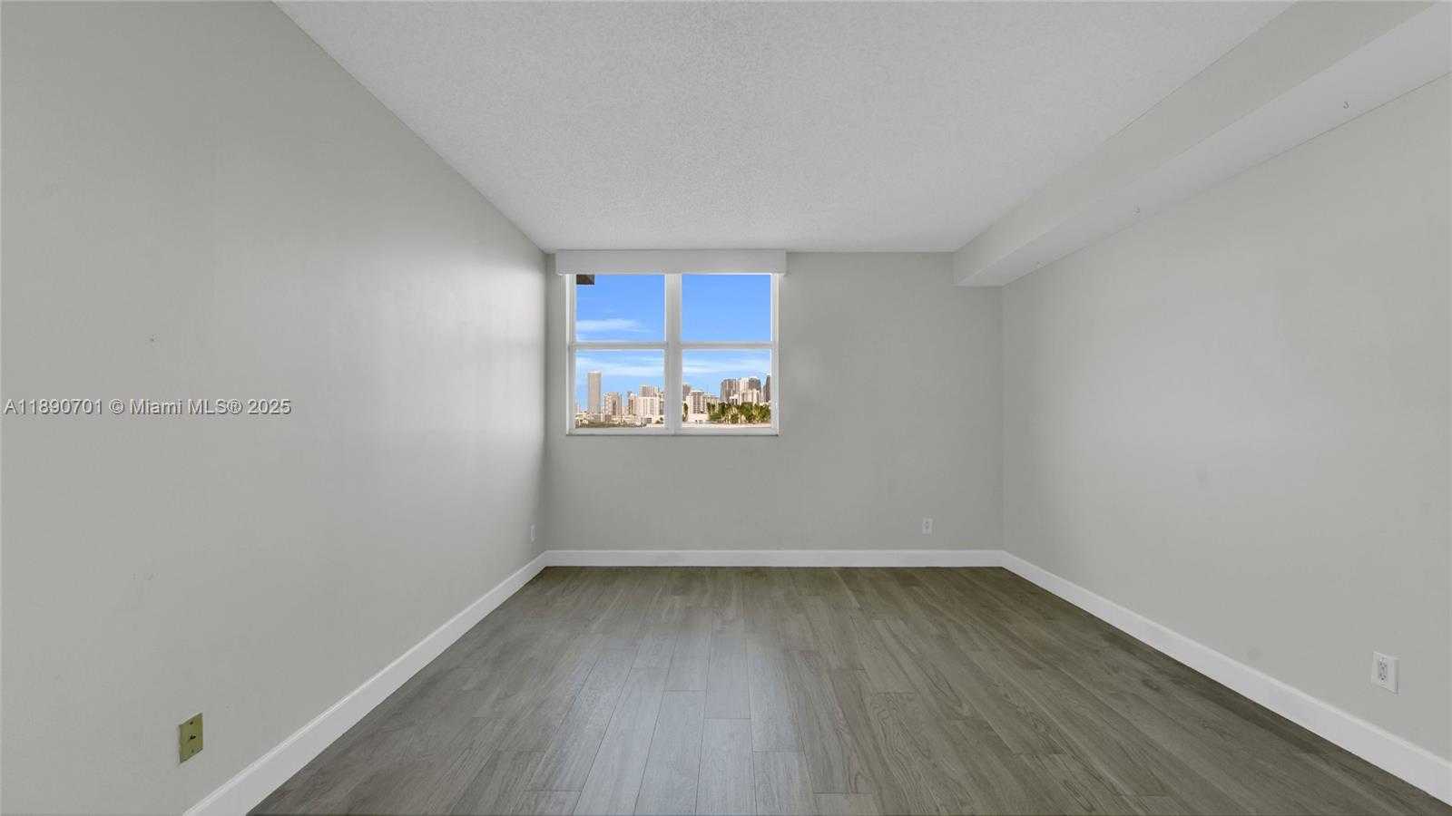 Small Image of 2475 BRICKELL AVE #803, Miami Number 29