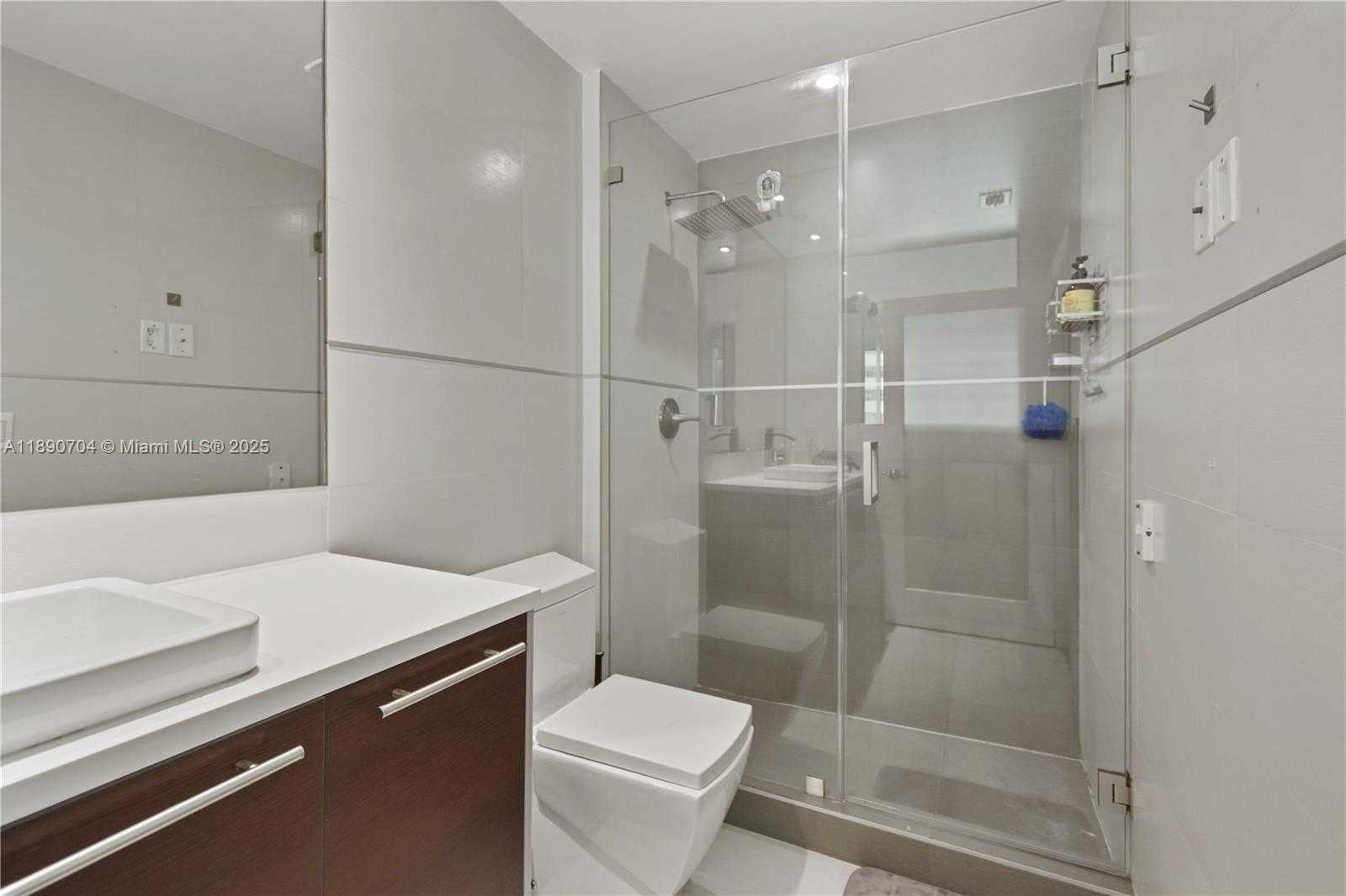 Small Image of 1900 NORTH BAYSHORE DR #2807, Miami Number 12