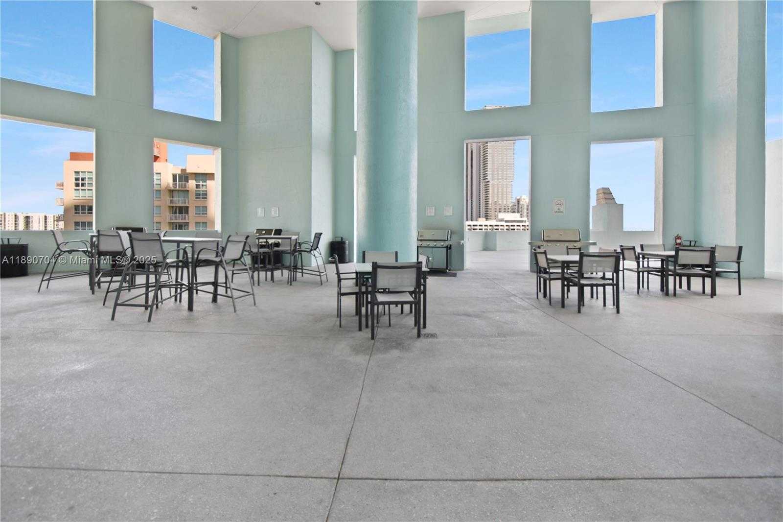 Small Image of 1900 NORTH BAYSHORE DR #2807, Miami Number 25