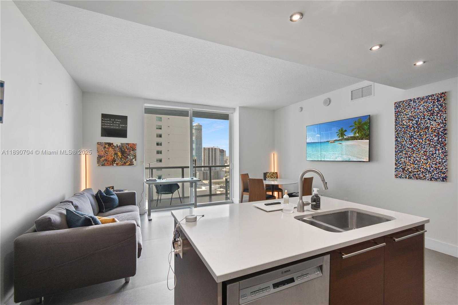 Small Image of 1900 NORTH BAYSHORE DR #2807, Miami Number 3