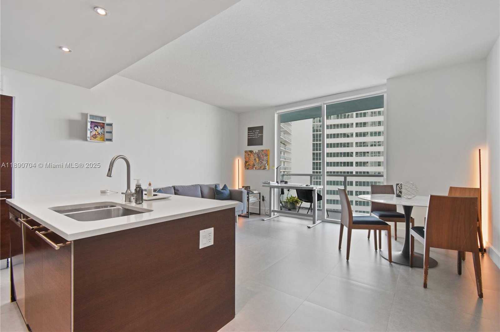 Small Image of 1900 NORTH BAYSHORE DR #2807, Miami Number 4