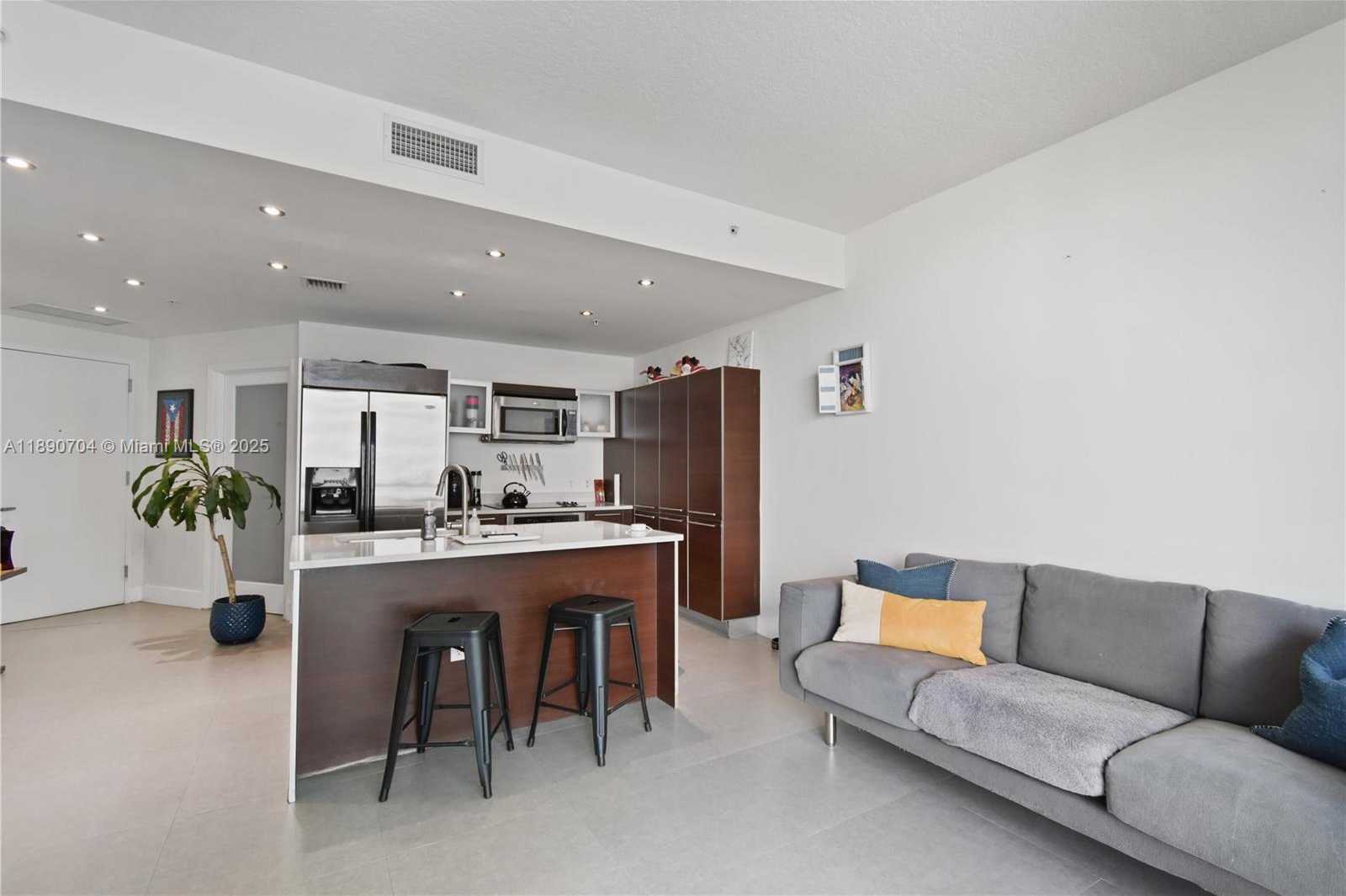 Small Image of 1900 NORTH BAYSHORE DR #2807, Miami Number 5