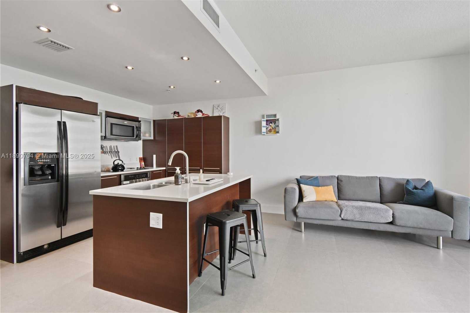 Small Image of 1900 NORTH BAYSHORE DR #2807, Miami Number 6