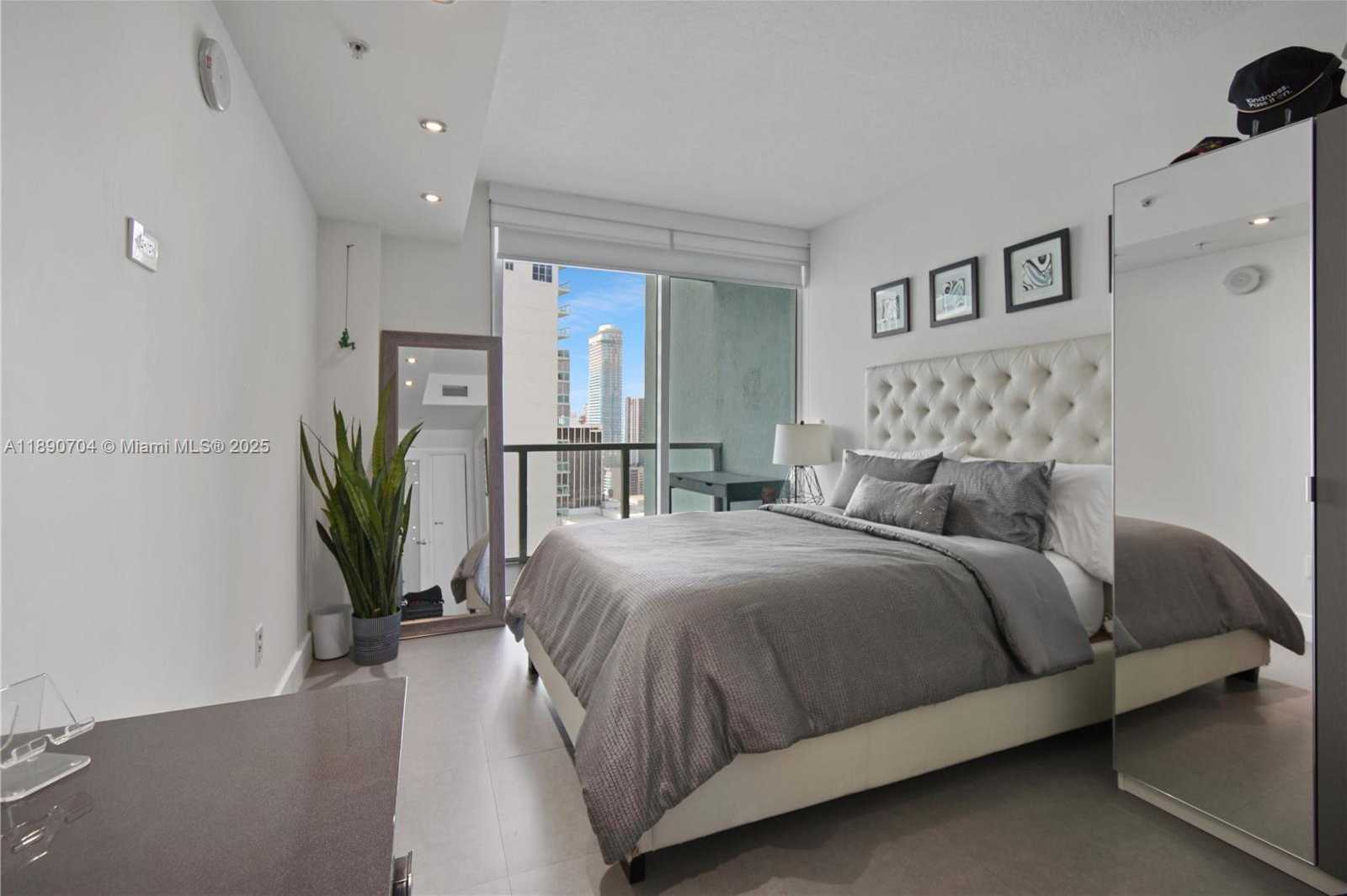 Small Image of 1900 NORTH BAYSHORE DR #2807, Miami Number 9