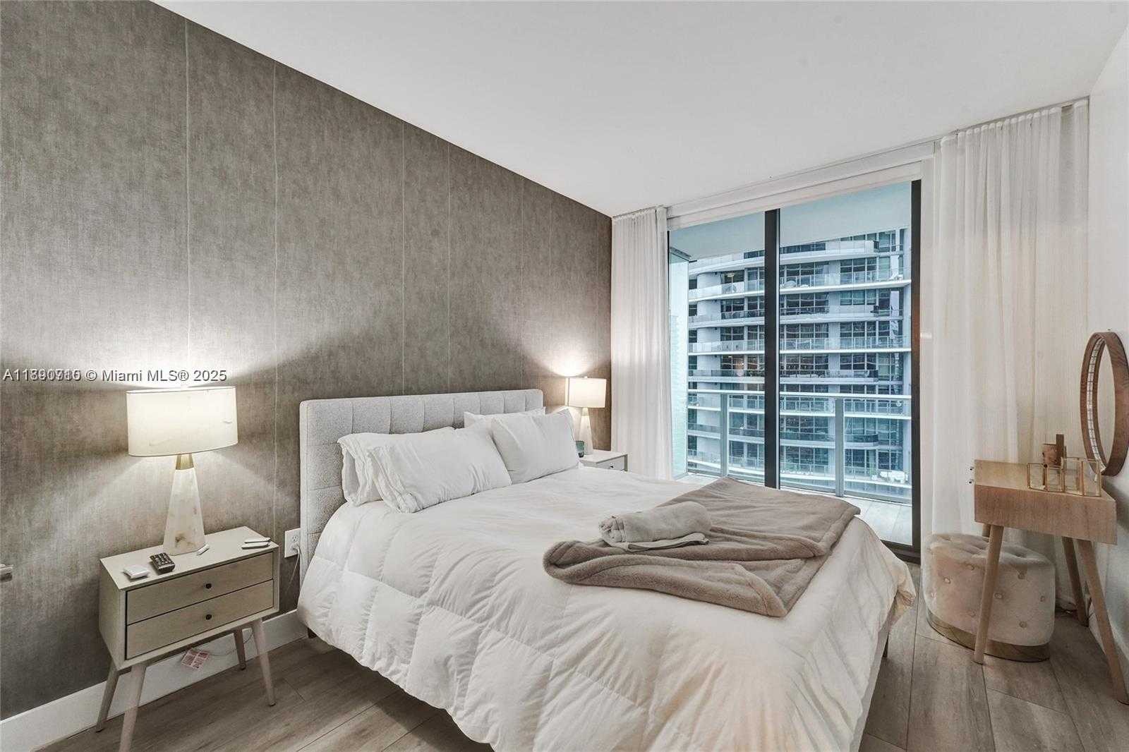 Small Image of 1010 BRICKELL AVE #4009, Miami Number 14