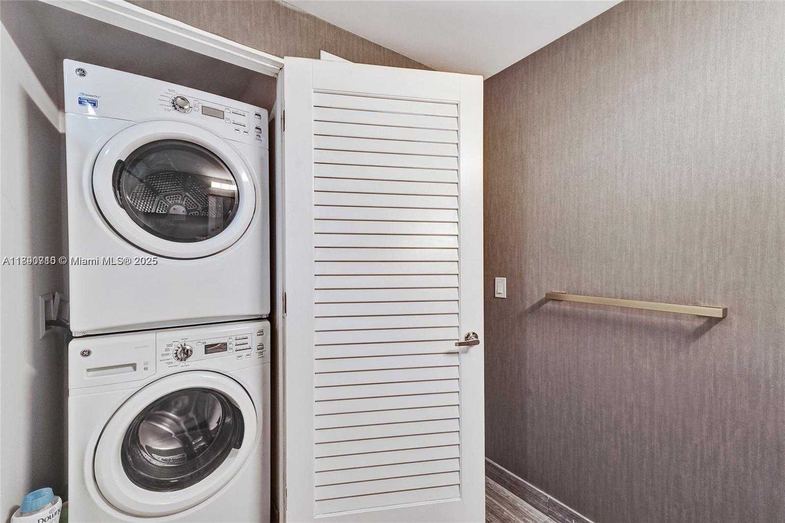 Small Image of 1010 BRICKELL AVE #4009, Miami Number 16