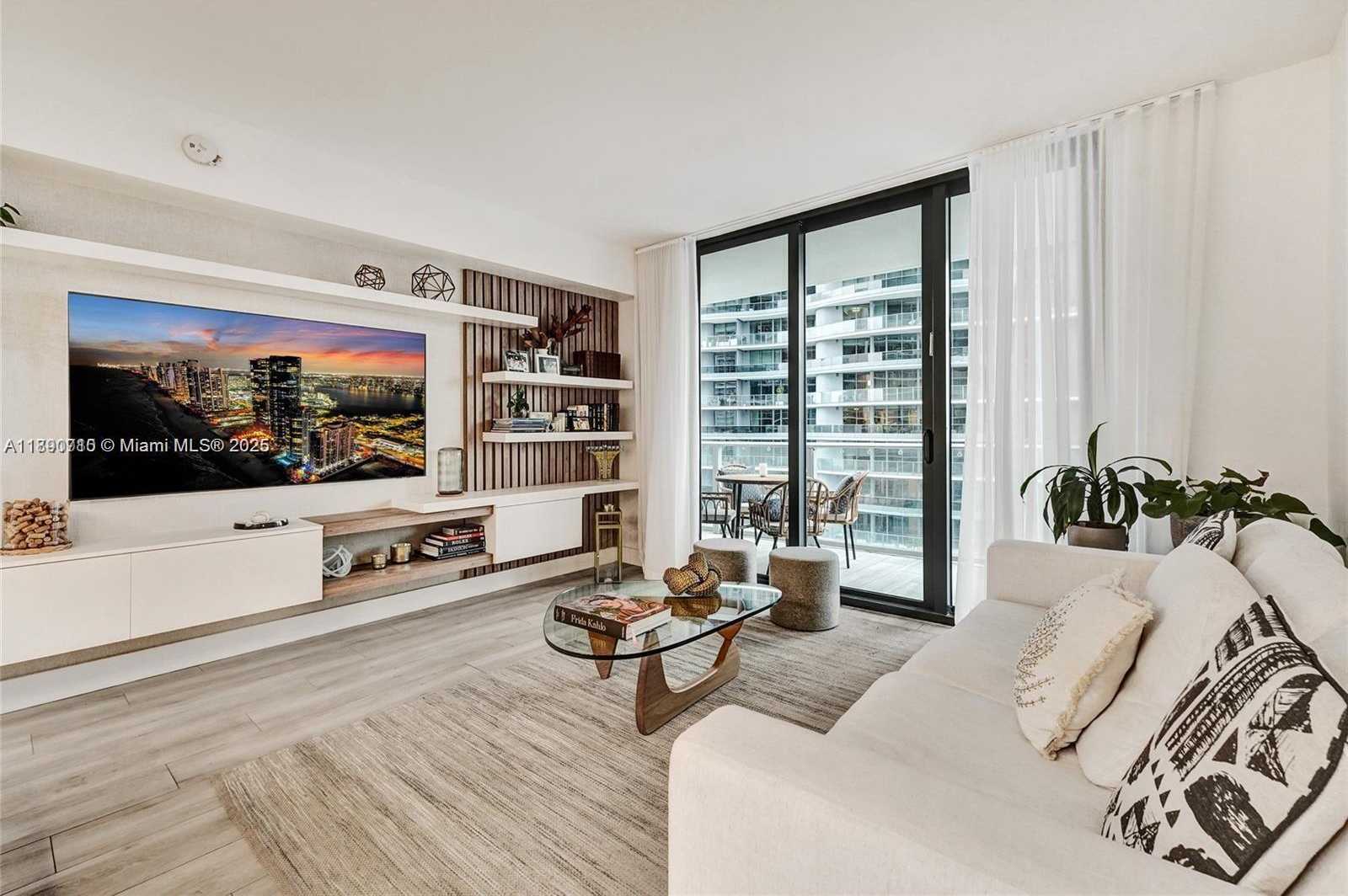 Small Image of 1010 BRICKELL AVE #4009, Miami Number 2