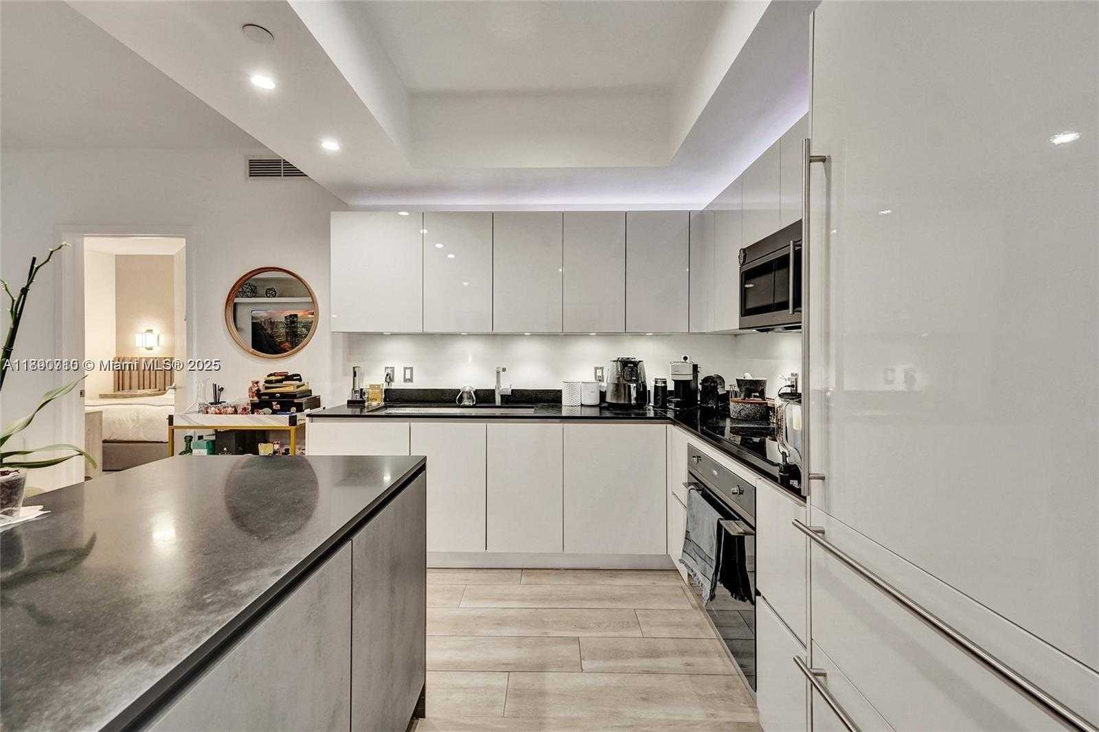 Small Image of 1010 BRICKELL AVE #4009, Miami Number 3