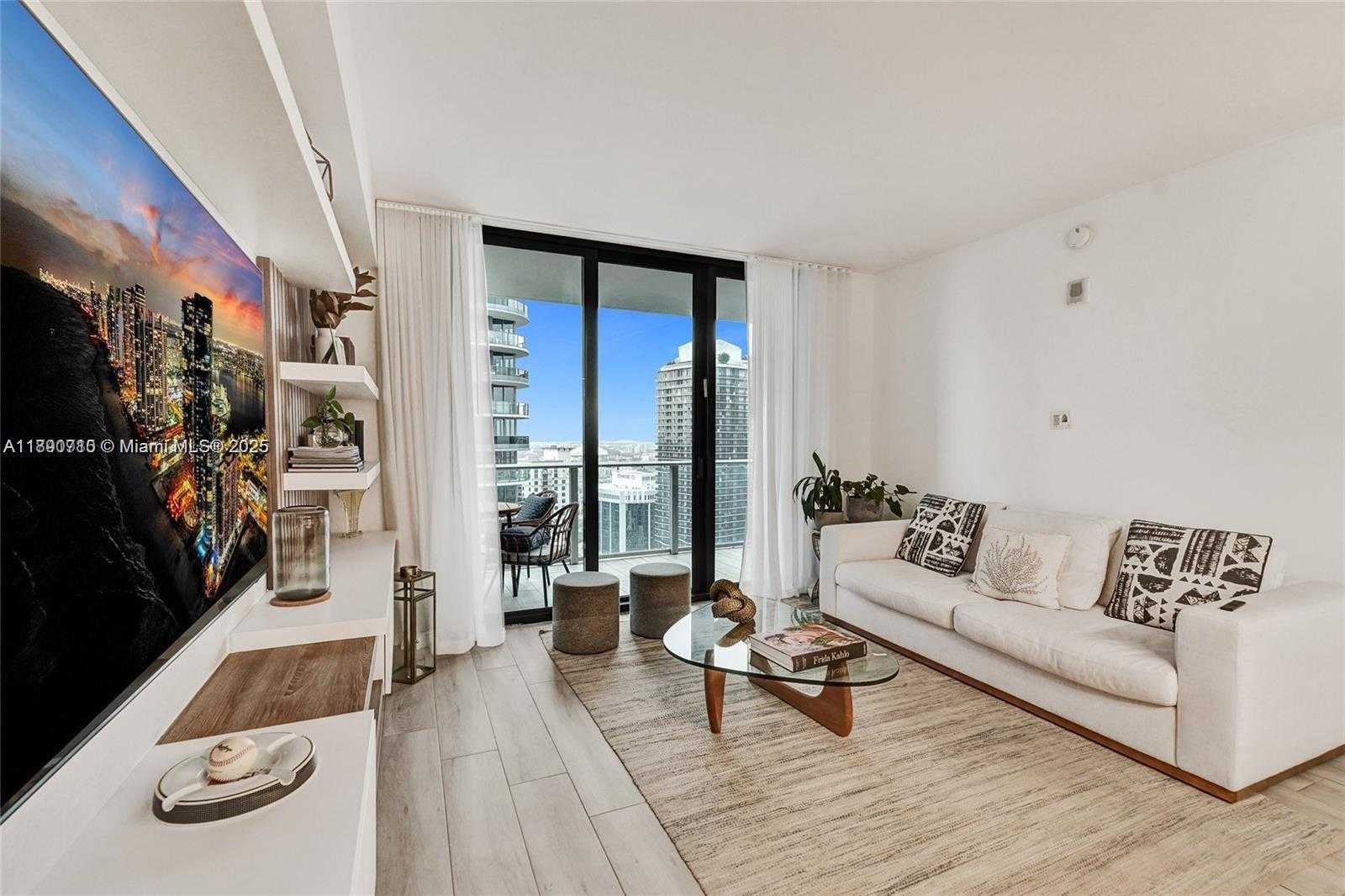 Small Image of 1010 BRICKELL AVE #4009, Miami Number 5