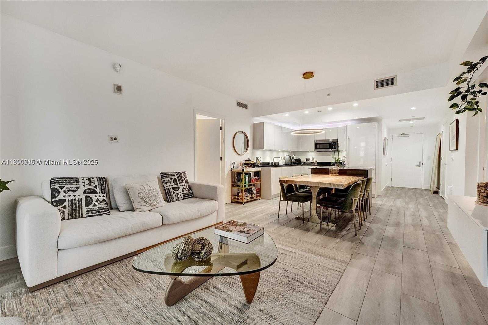 Small Image of 1010 BRICKELL AVE #4009, Miami Number 6