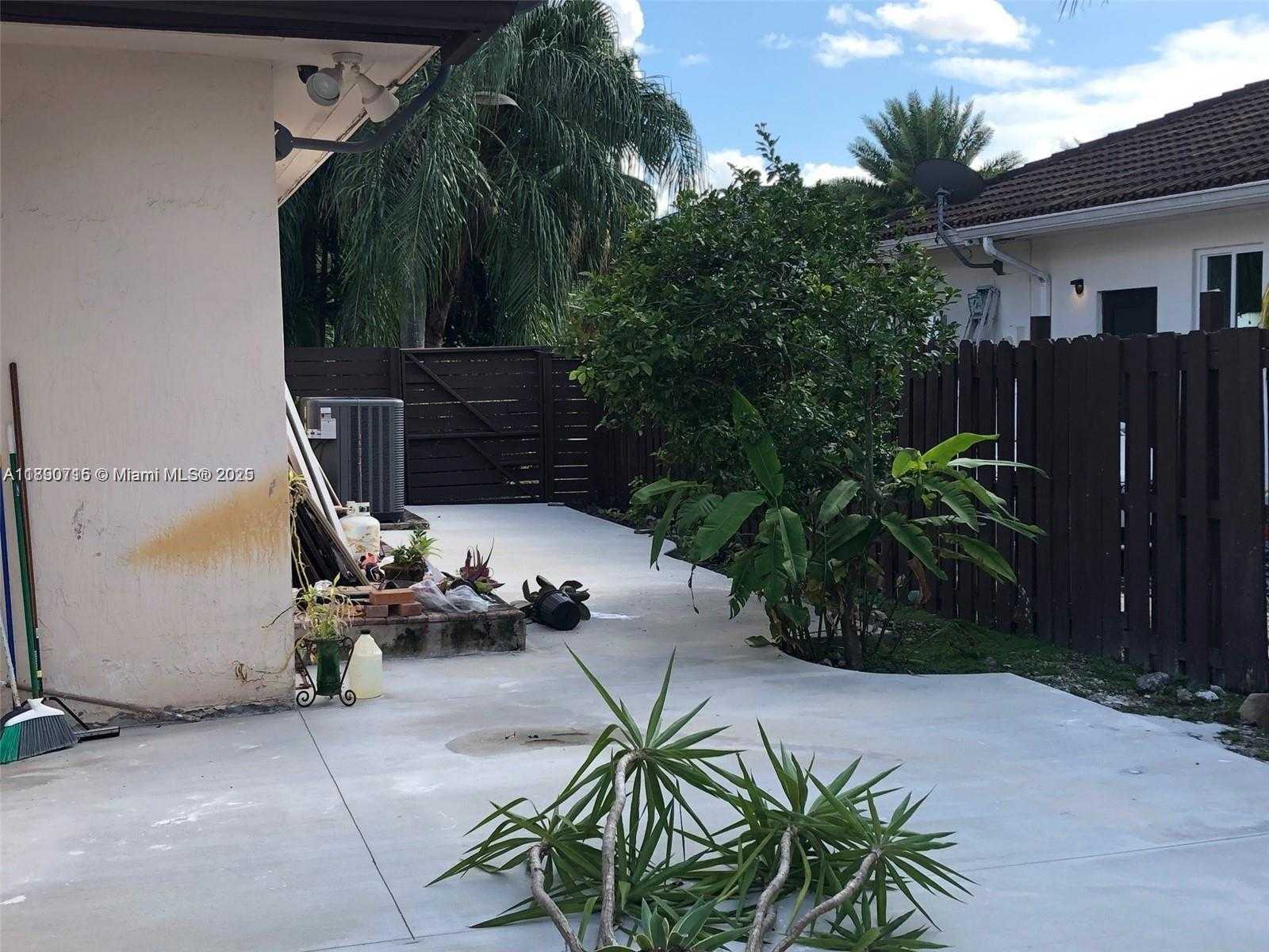Small Image of 15751 SOUTH WEST 46TH ST #n/a, Miami Number 21