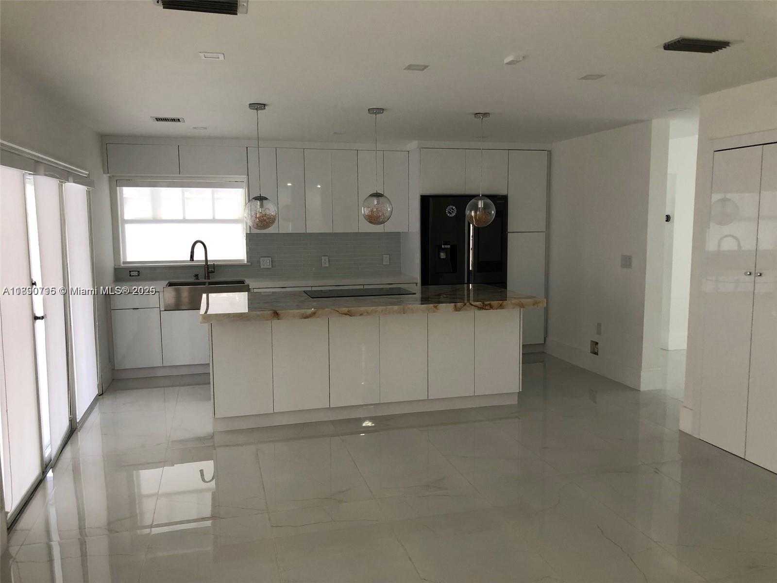 Small Image of 15751 SOUTH WEST 46TH ST #n/a, Miami Number 7