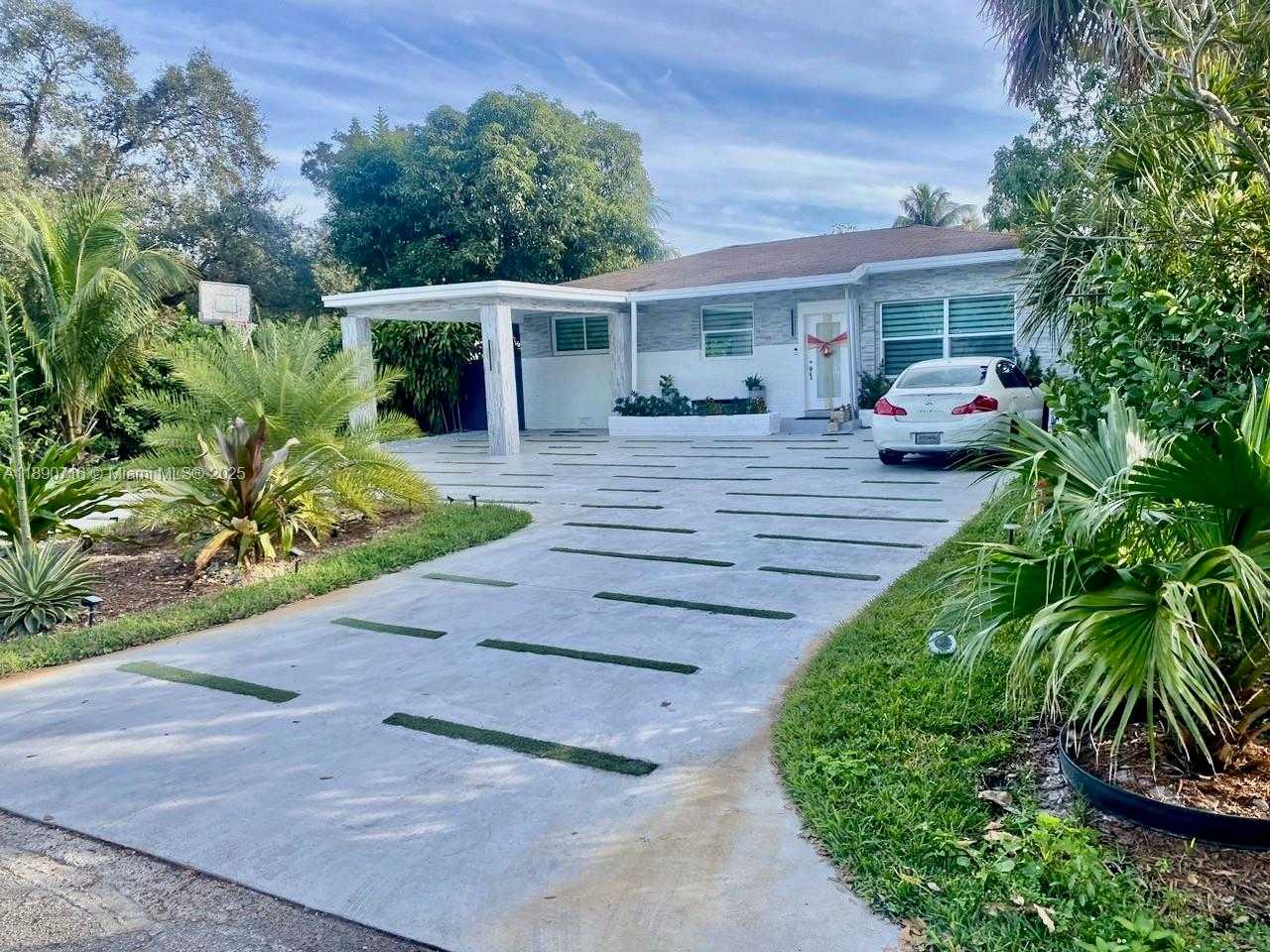 Small Image of 390 NORTH EAST 165TH ST, Miami Number 3