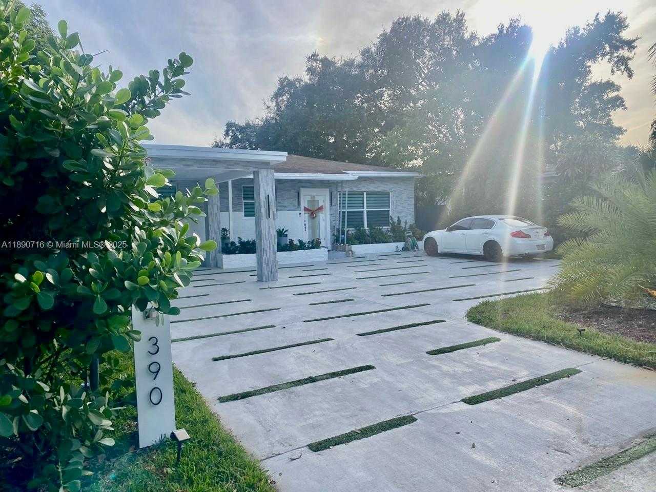 Small Image of 390 NORTH EAST 165TH ST, Miami Number 4